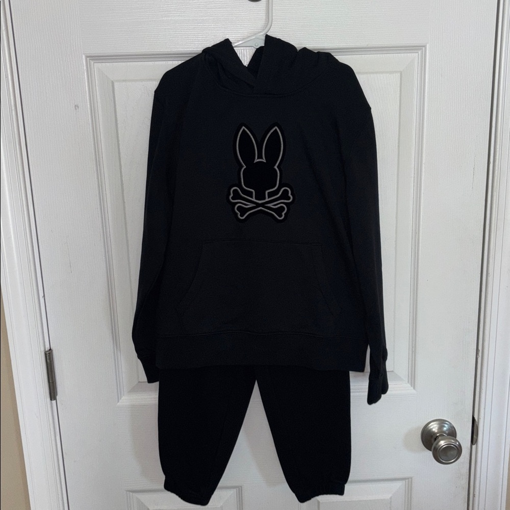Boys, psycho bunny, black sweatsuit size small 7-8